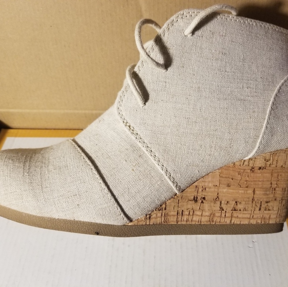 Shoes - Picture 4 of 5